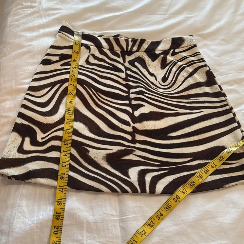 Michael Kors 🔥sale🔥brown and cream and black animal print skirt